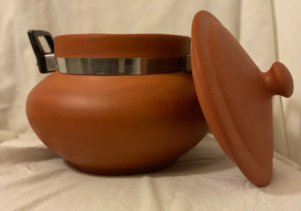 clay Cooking pot . Terracotta